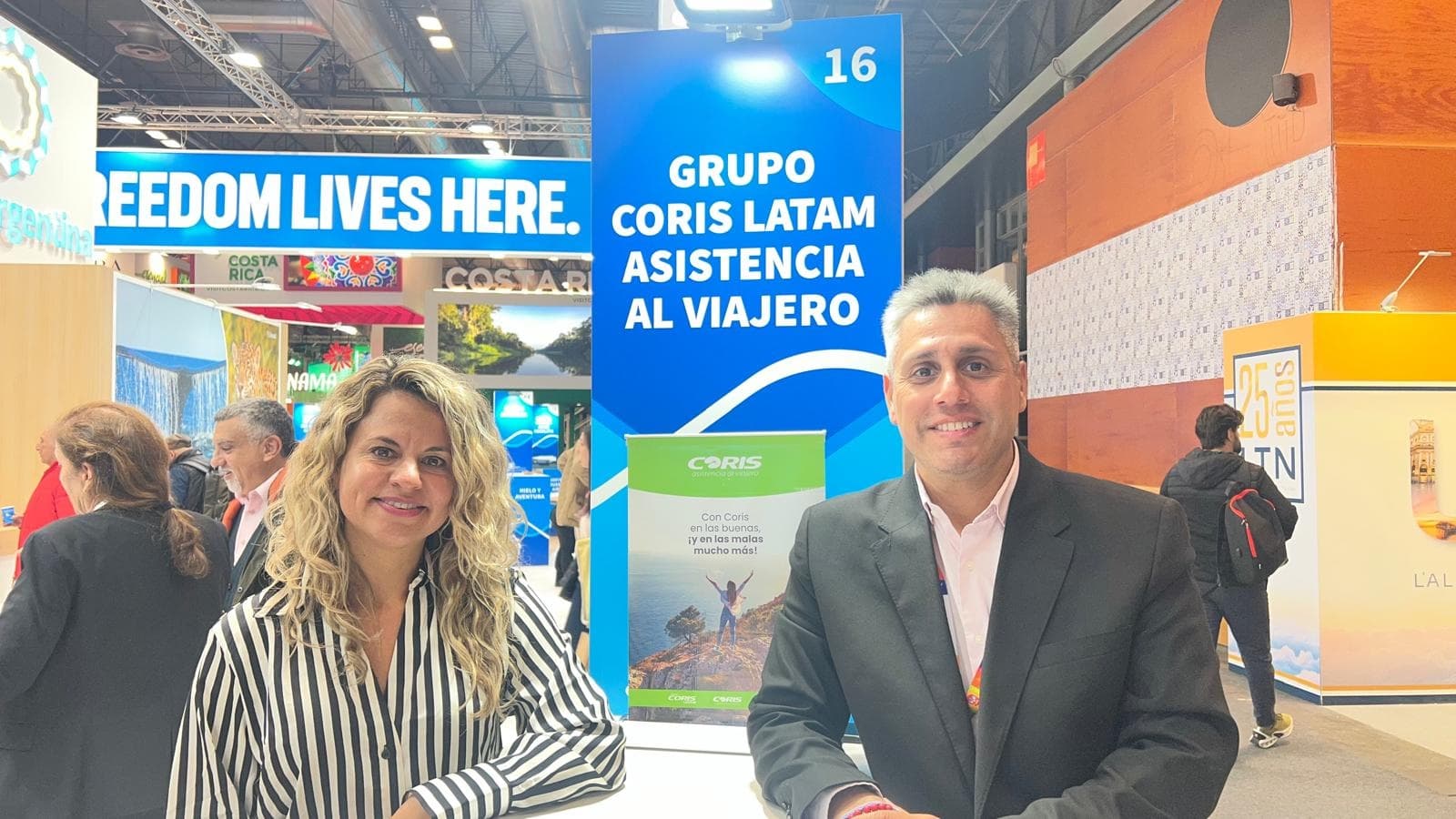 Equipo de Grupo Coris Latam en FITUR 2026
