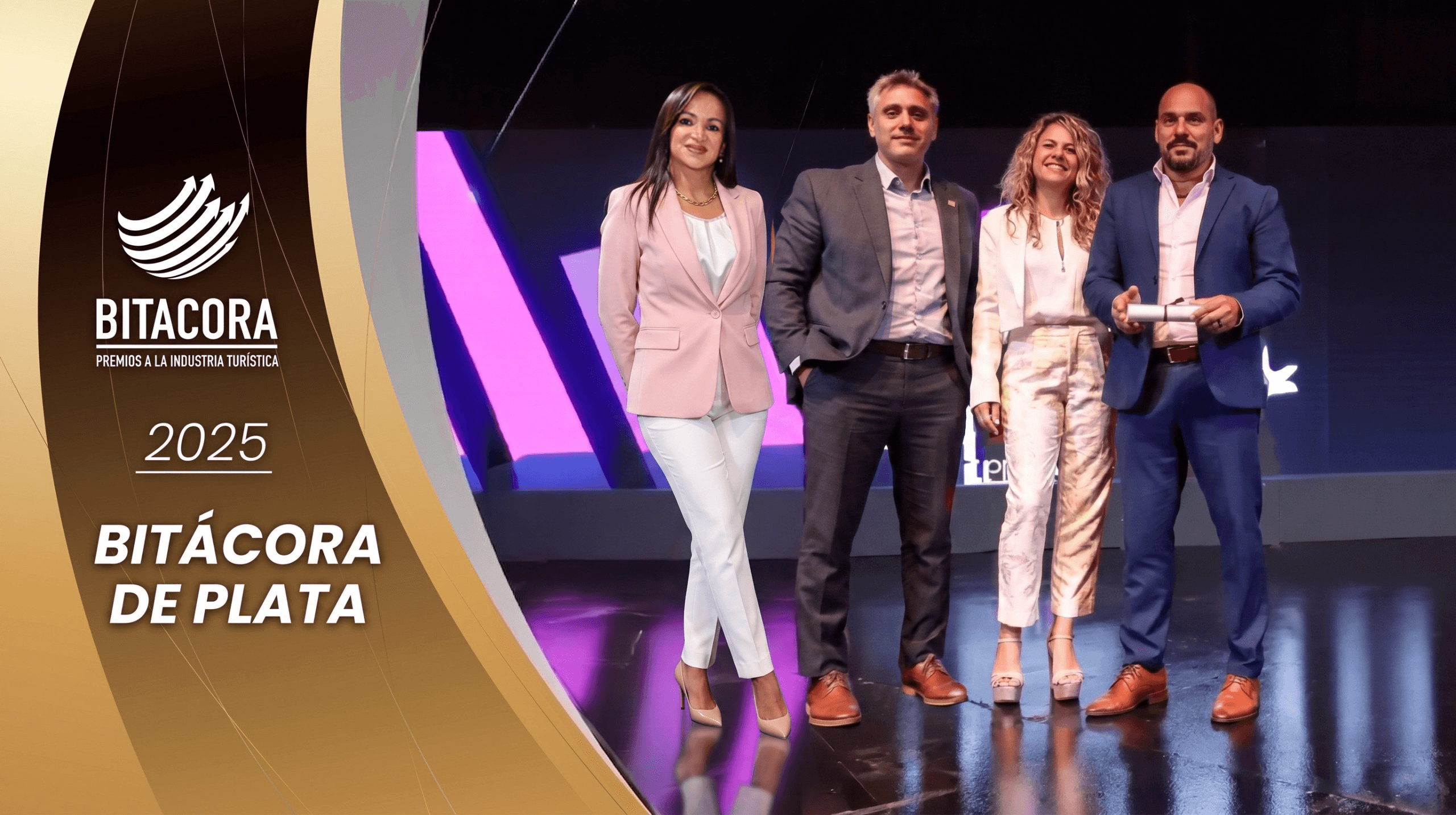 Equipo de Coris recibiendo el Premio Bitácora de Plata 2025